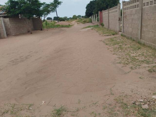 Terreno para Venda em Matola - 3